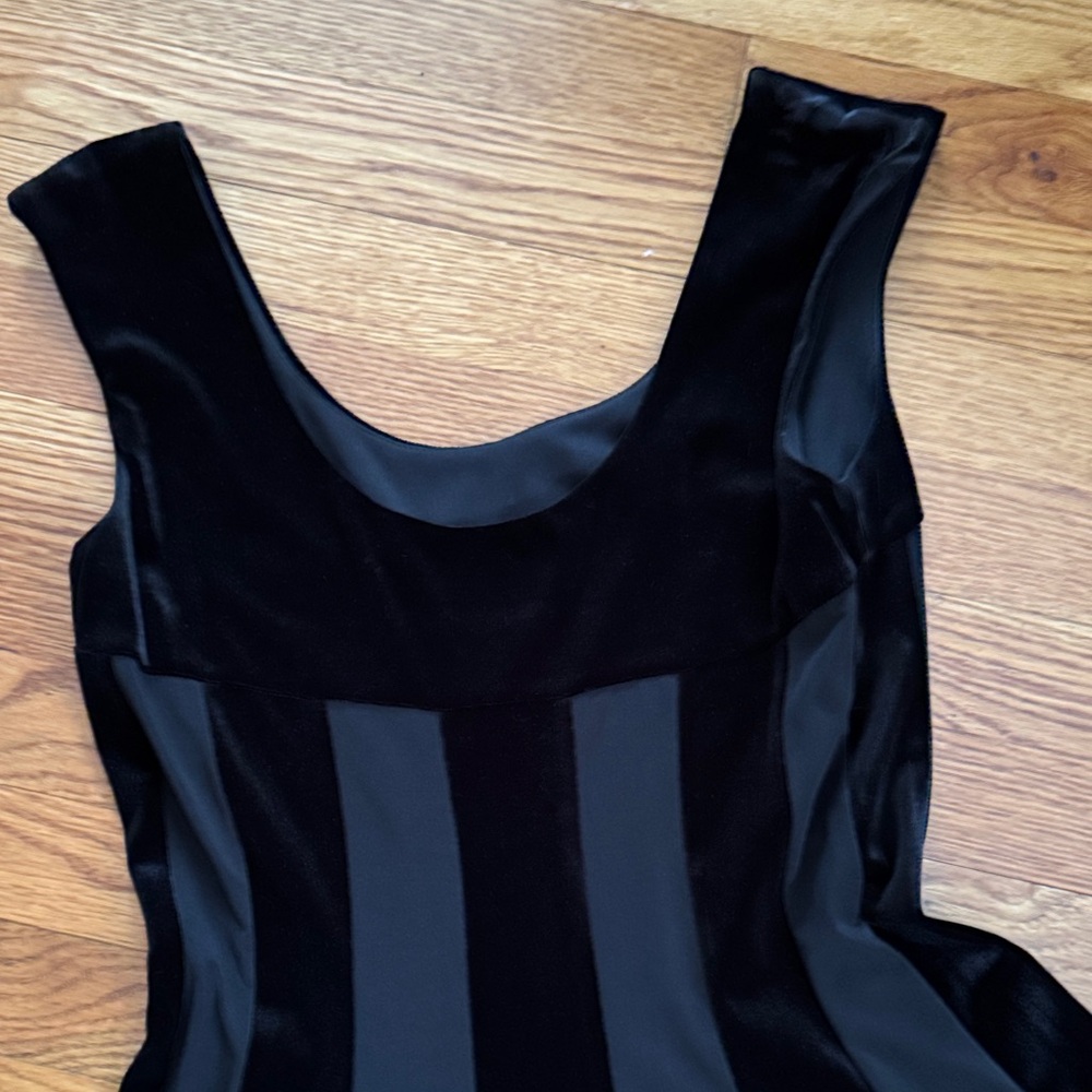 dressbarn Elegant Black Sleeveless Dress with Velvet Panels. Size Petite 8 - Picture 4 of 9